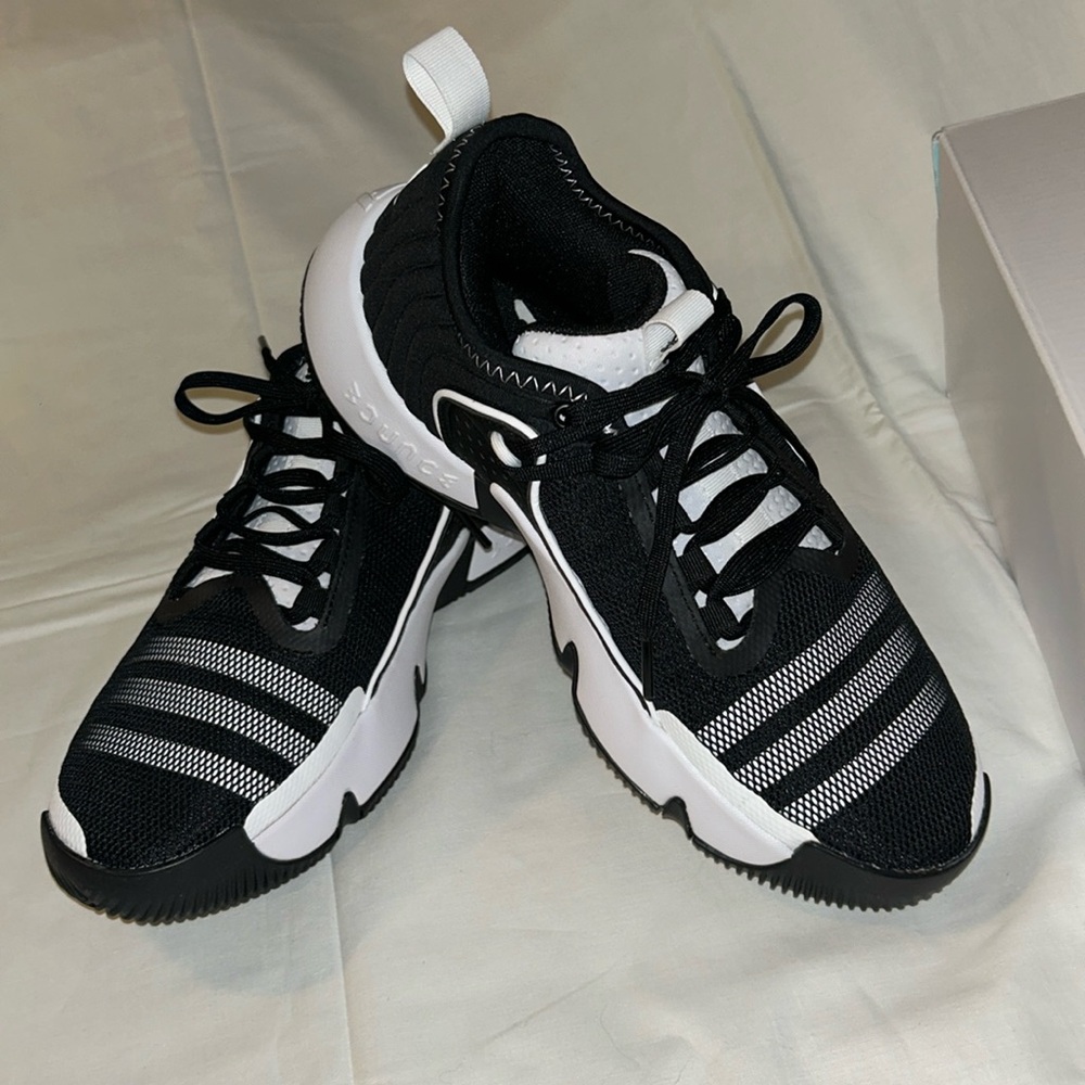 Adidas Trae Unlimited J Tennis Shoes CBlack/Ftwwht Size 6 Display
